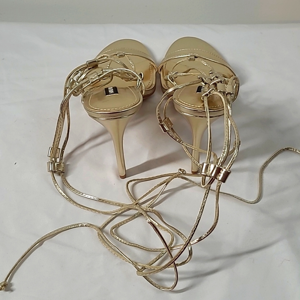 Nine West Women's Gold Shoe - Picture 2 of 8